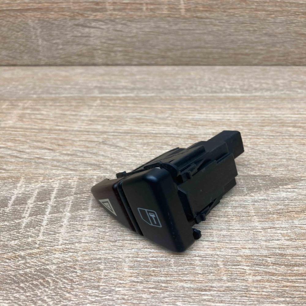 1688206710 33100101  Hazard light switch Mercedes-Benz A W168