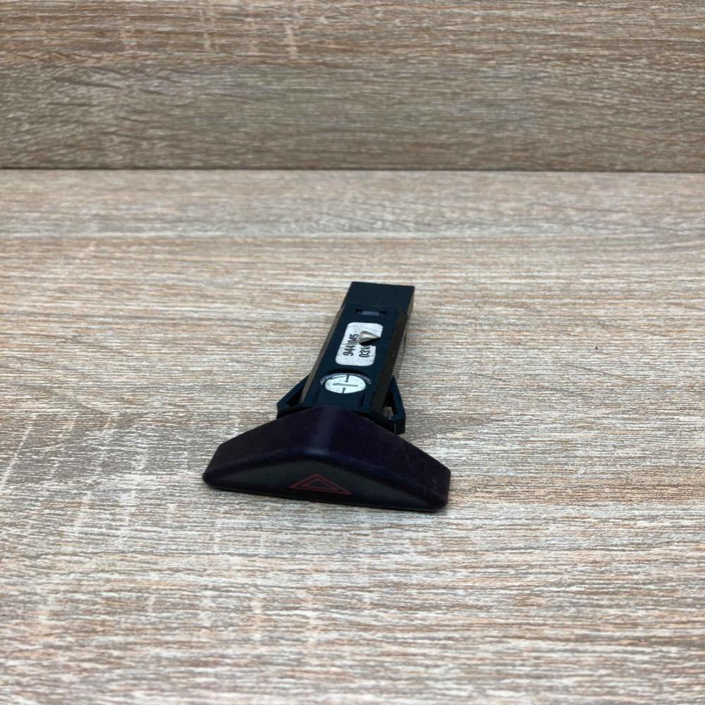 9441045   Hazard light switch Volvo V70