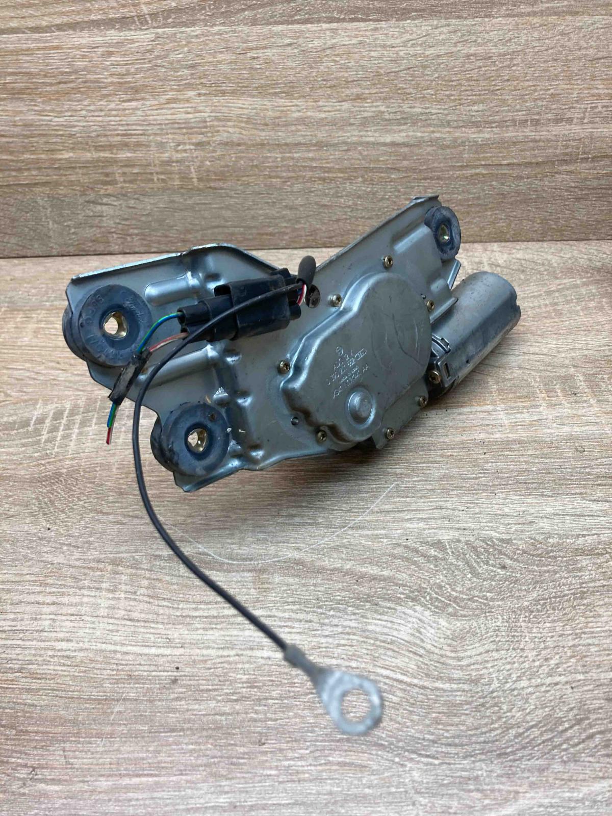 XS41 N17K441 AA 0390201552  Rear window wiper motor Ford Focus