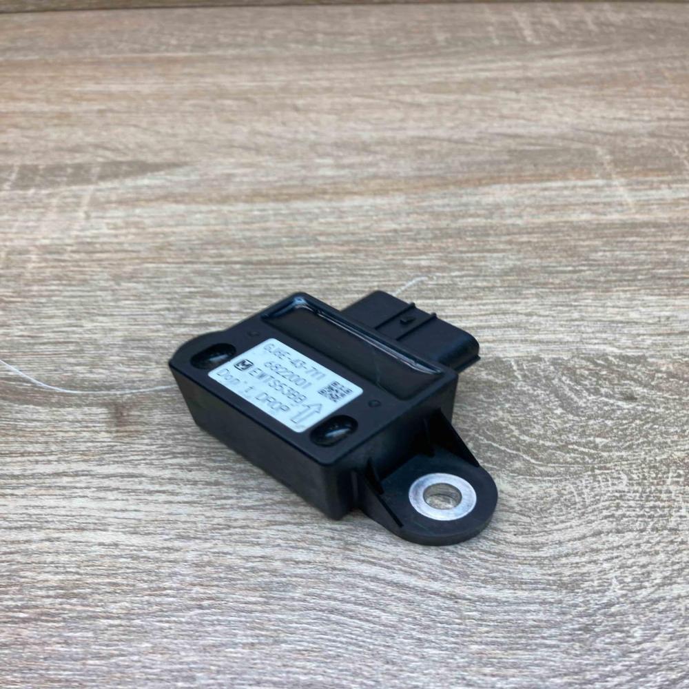 GJ6E 43 7Y1 6822001  ESP acceleration yaw rate sensor Mazda 6