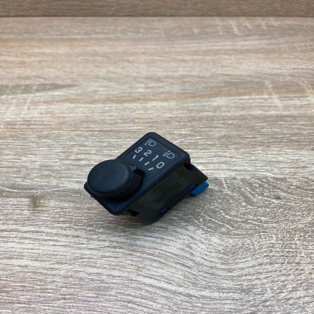 37044A D14402  Headlight level height control switch Nissan Primera