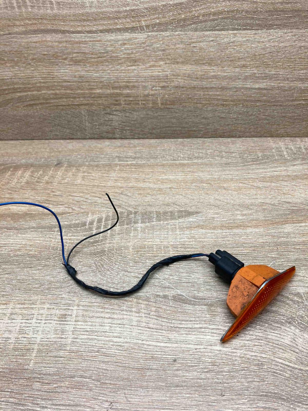 1S71 13K309 AB   Front fender indicator light Ford Focus