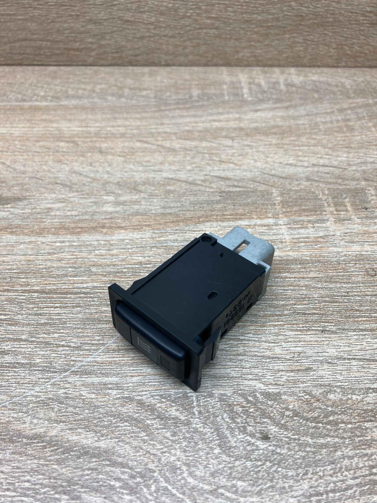 153337   Windscreen/window heater switch Toyota Avensis T250