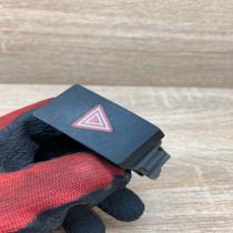 1M8D   Hazard light switch Volkswagen Polo IV 9N3