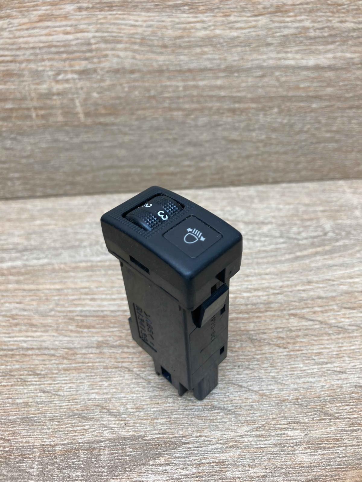 134139 139 0A46  Headlight level height control switch Mazda 6