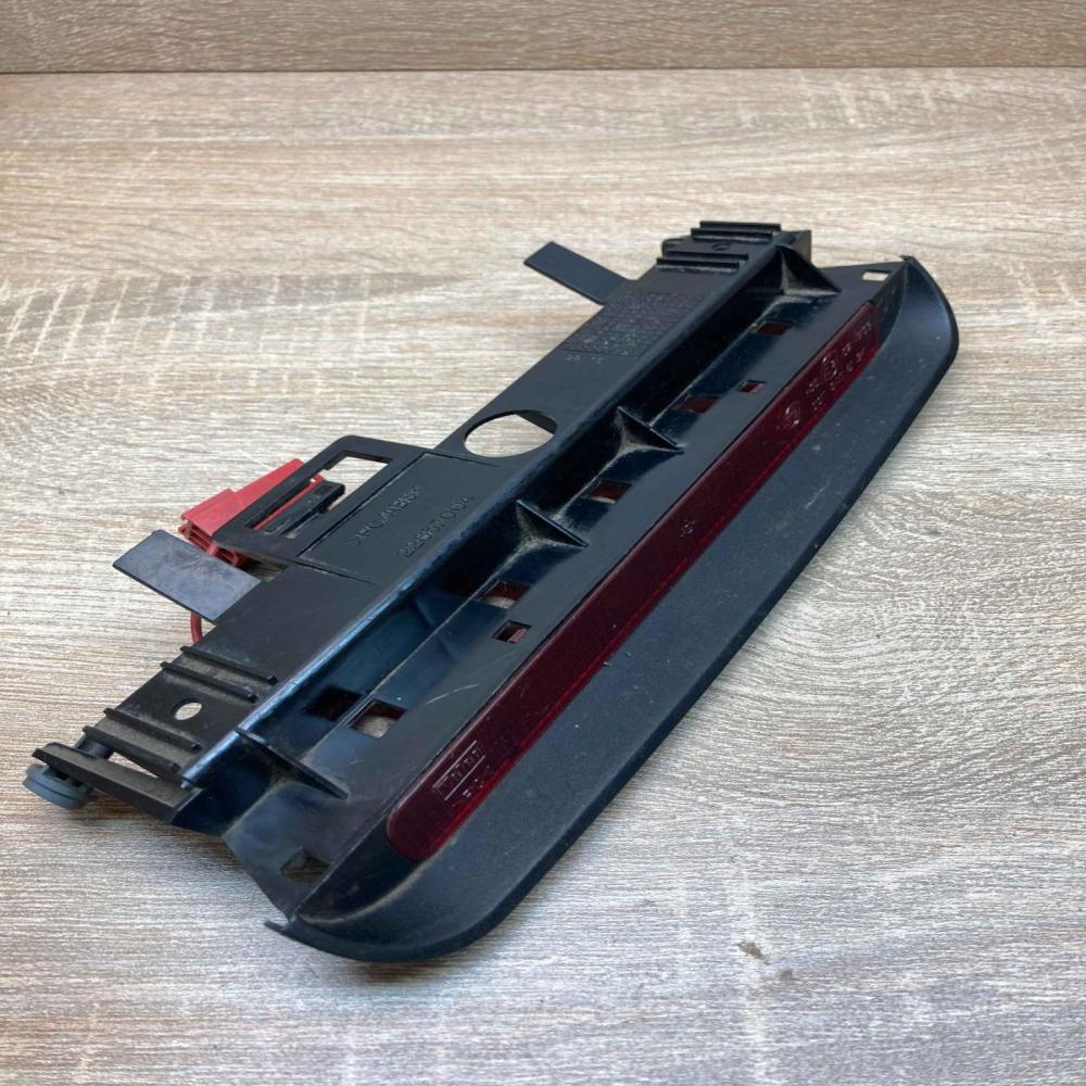 22837004 00081104  Third/center stoplight Peugeot 806