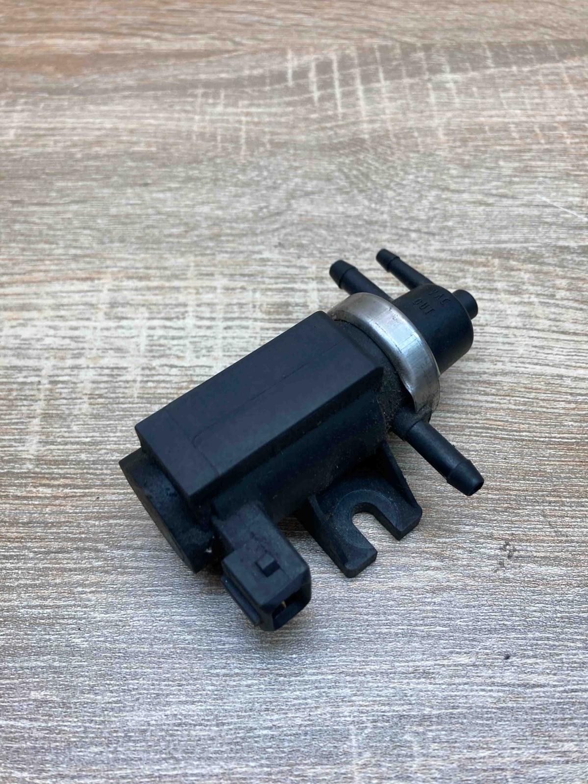 30618057 72190343  Turbo solenoid valve Volvo S40