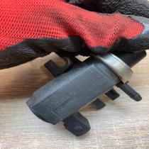 30618057 72190343  Turbo solenoid valve Volvo S40