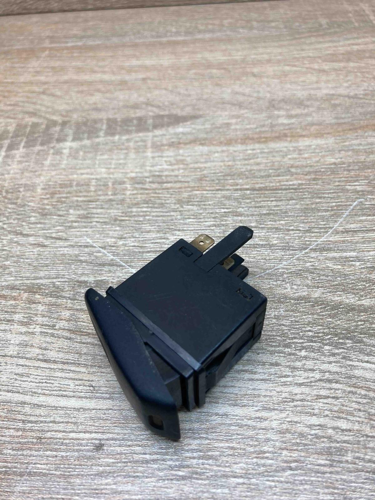 191959621B 501187  Windscreen/window heater switch Volkswagen Golf II