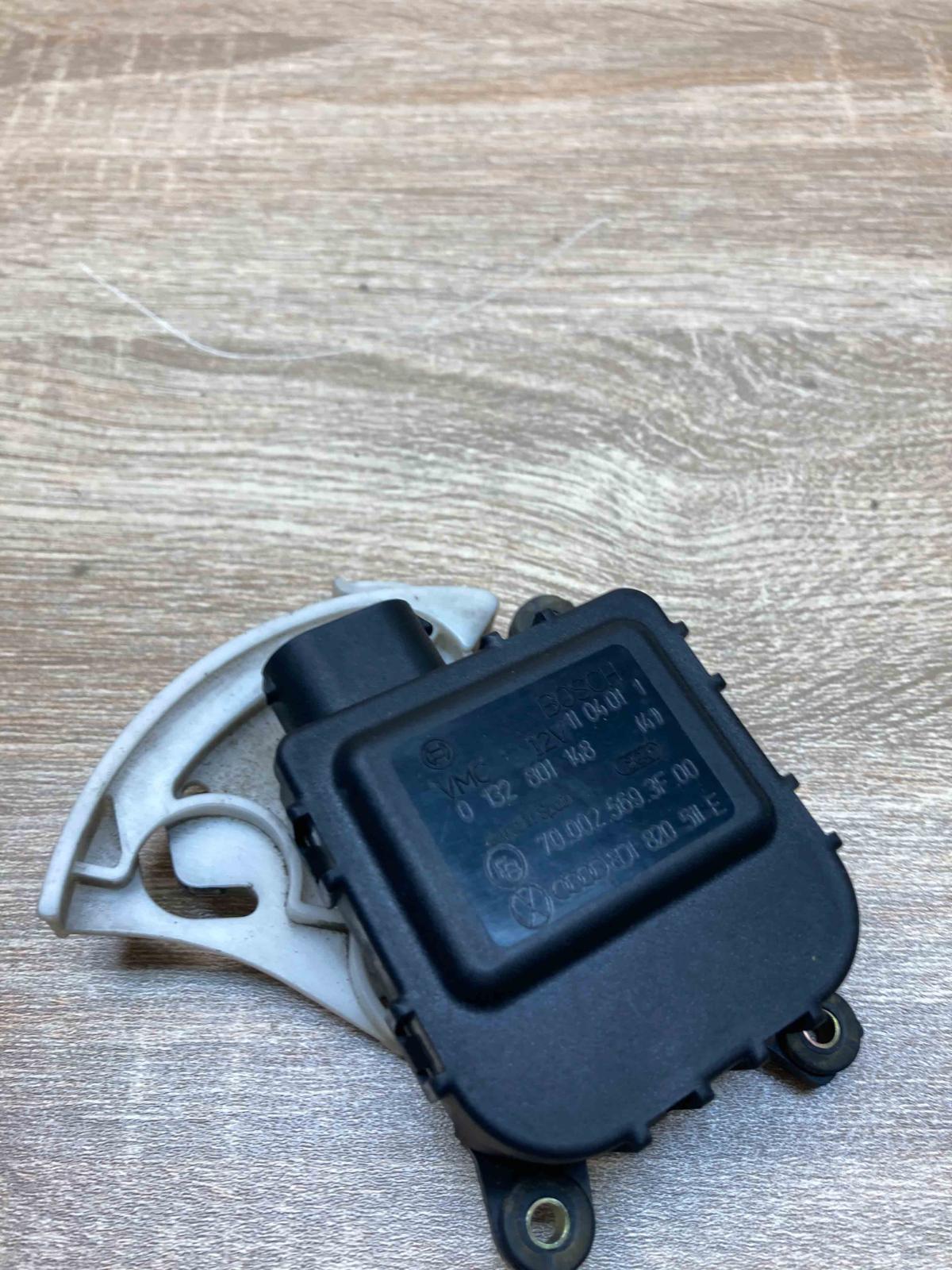 8D1820511E 0132801148  Air flap motor/actuator Volkswagen PASSAT B5