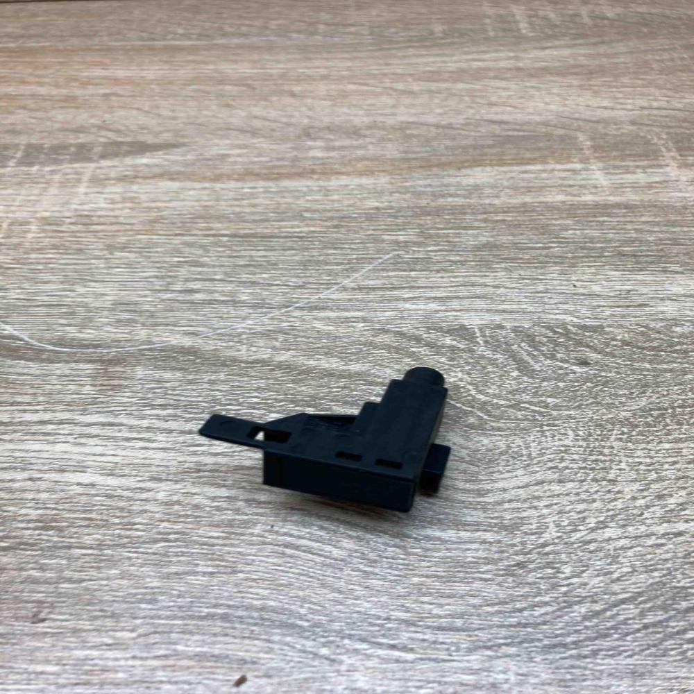 1J0947561   Brake pedal sensor switch Volkswagen Sharan