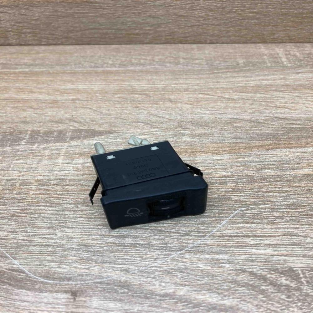 8A0941301   Headlight level height control switch Audi 80 90 S2 B4