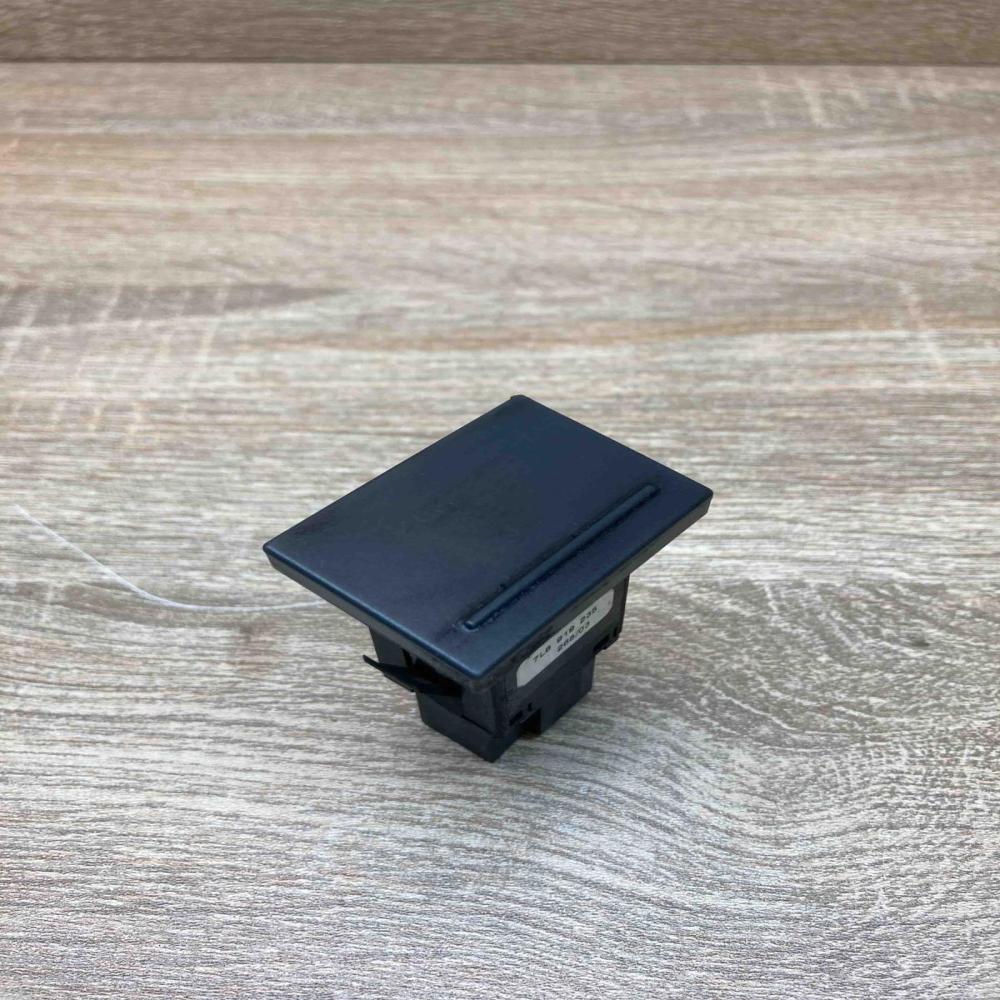 7L6919235   Passenger airbag on/off switch Volkswagen Touareg I