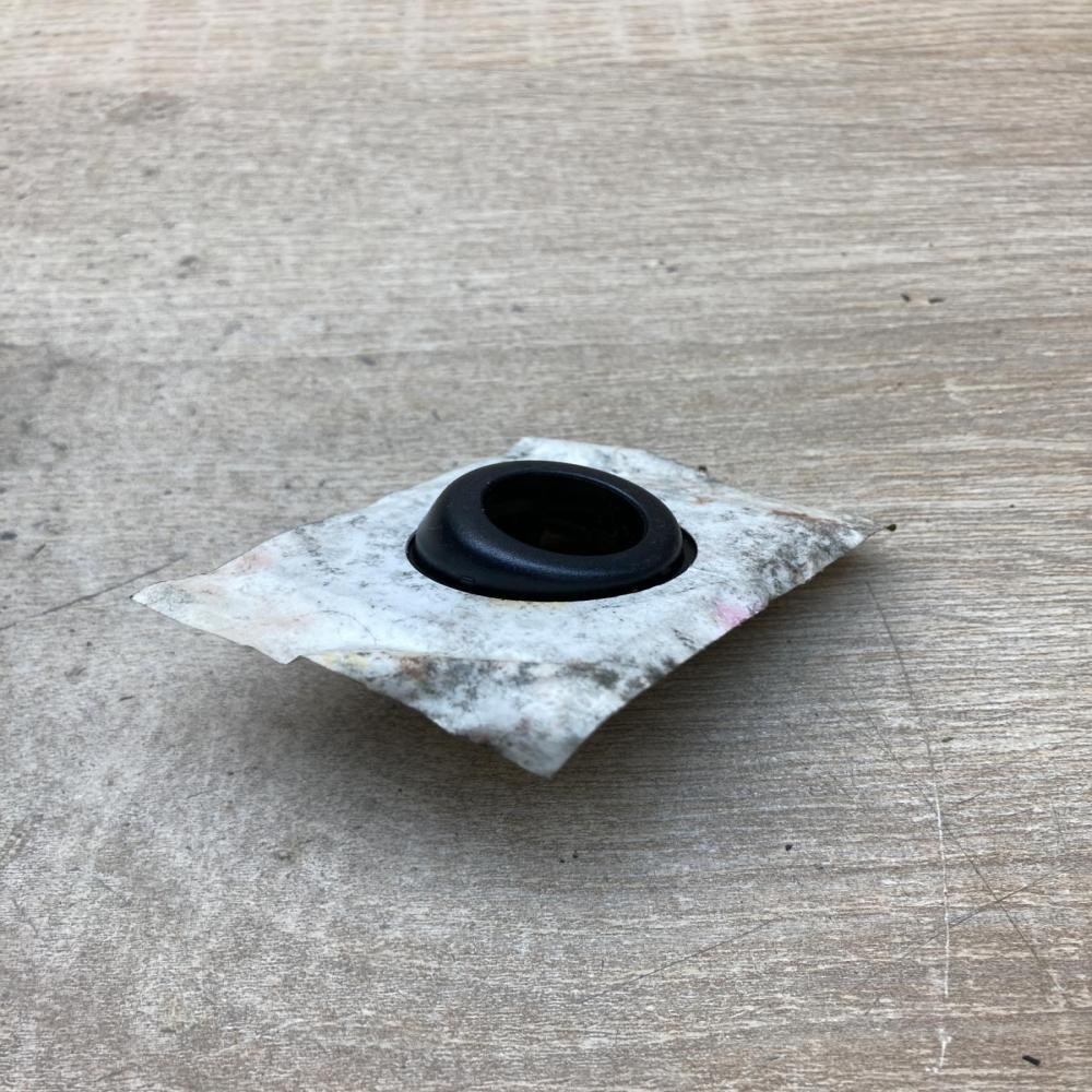 7E5919493E   Front parking sensor holder (PDC) Volkswagen Transporter - Caravell