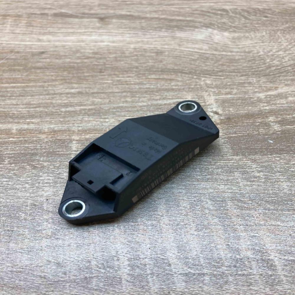 A0018209326   Airbag deployment crash/impact sensor Mercedes-Benz E W211