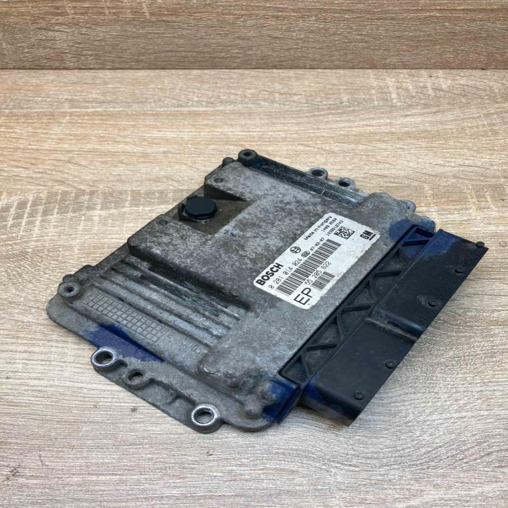 55205622 0281014024  Engine control unit/module ECU Opel Zafira B
