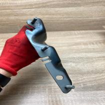8R0821135   Fender mounting bracket Audi Q5 SQ5
