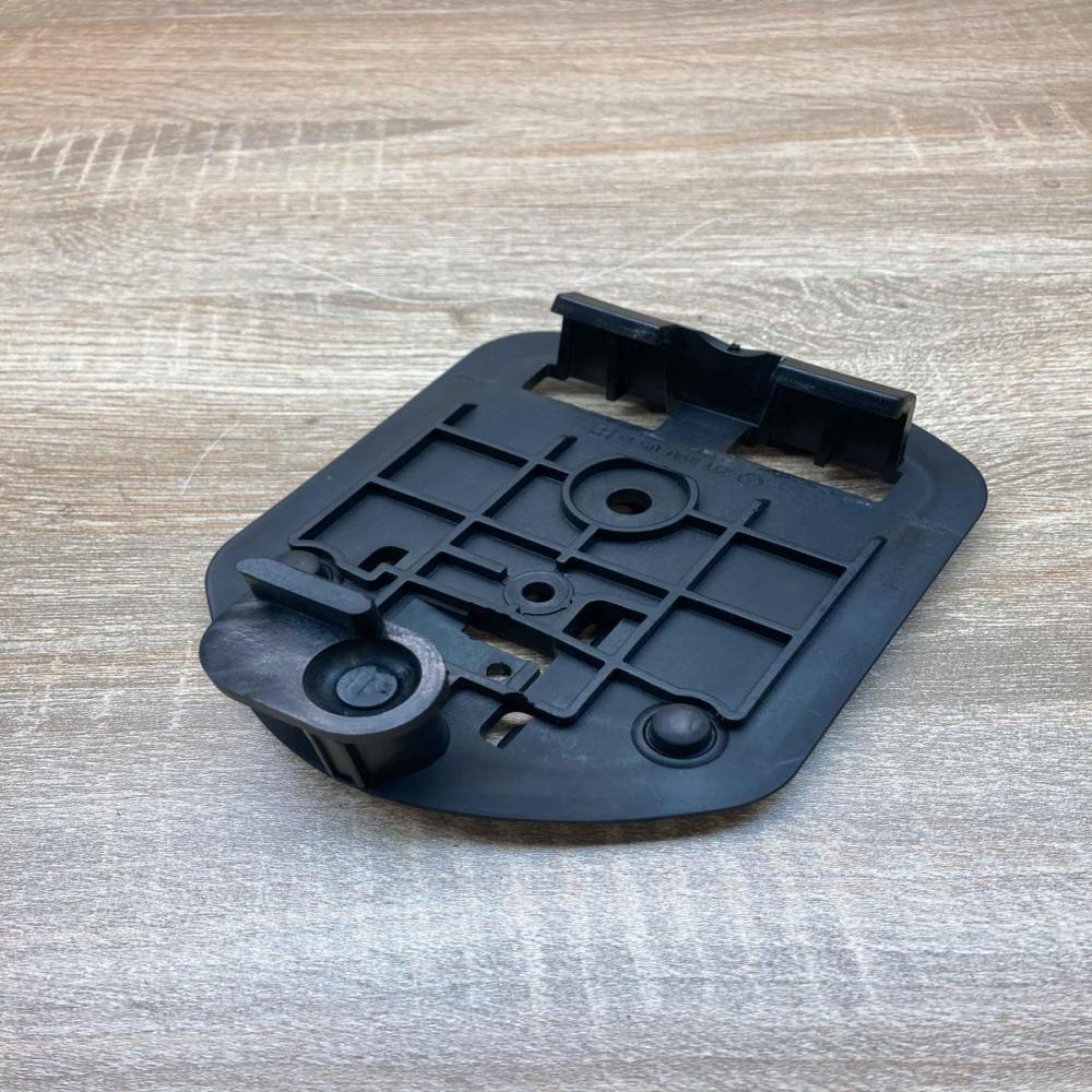 2118900514   Hazard Warning Triangle Mounting Bracket Mercedes-Benz E W211