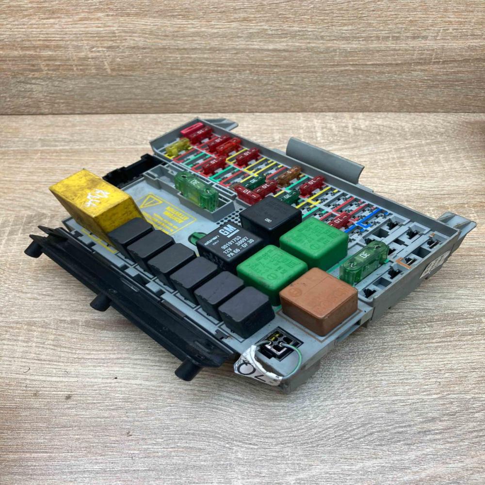 09152787   Fuse module Opel Vectra B