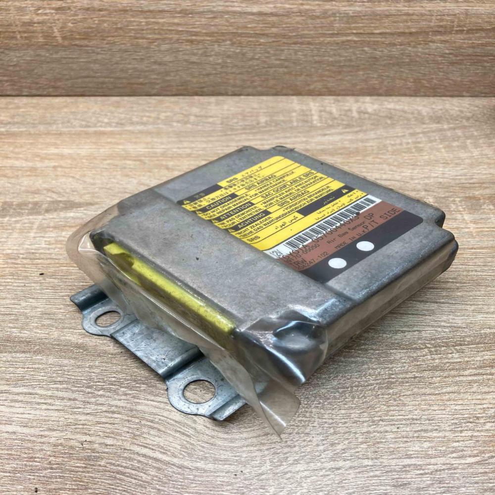89170 05050 204247 102  Airbag control unit/module Toyota Avensis T220