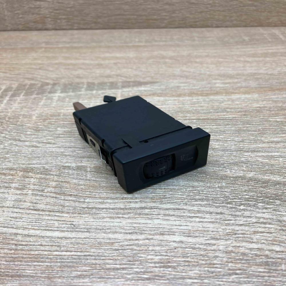 3B0963564C   Seat heating switch Volkswagen PASSAT B5
