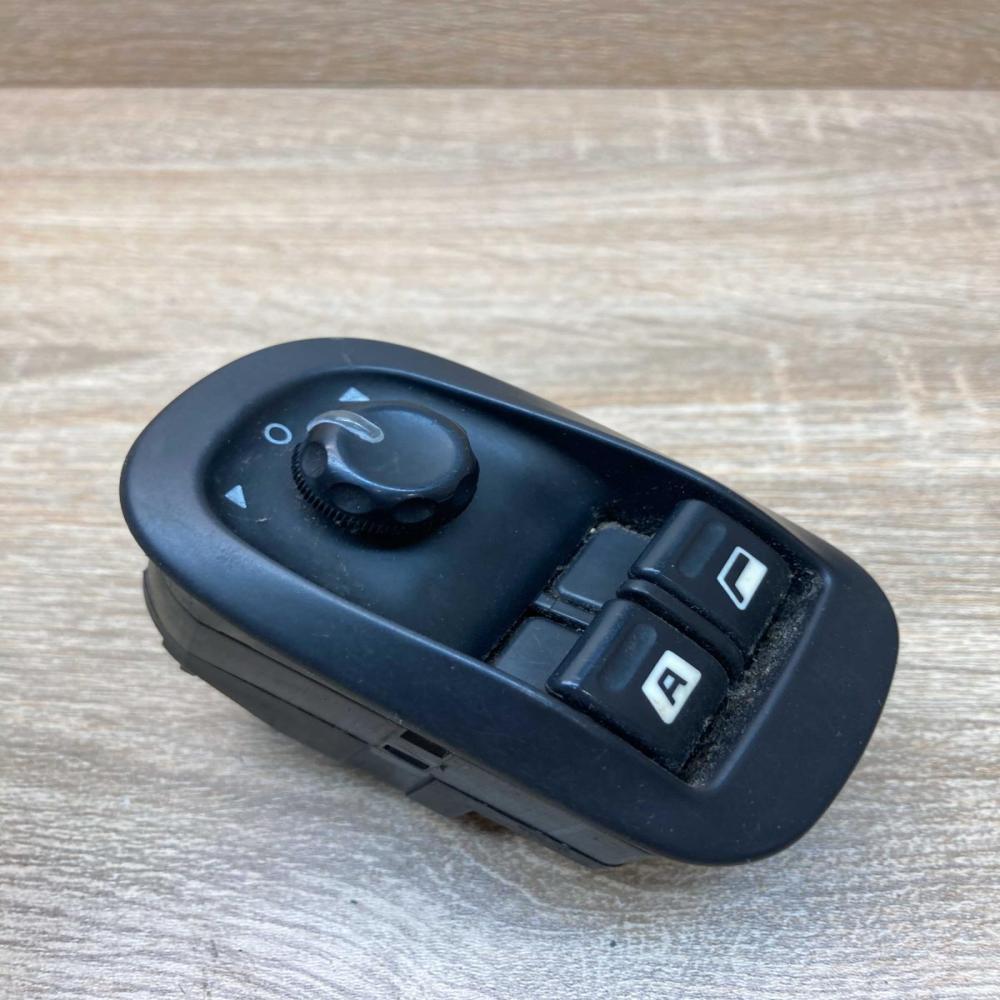Peugeot Citroen Mirror Control Switch 11655 With Plug Wing mirror switch Peugeot