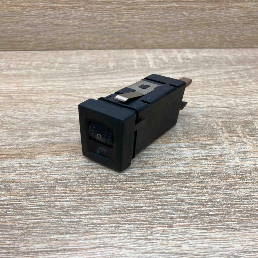 3B0963564C   Seat heating switch Volkswagen PASSAT B5.5