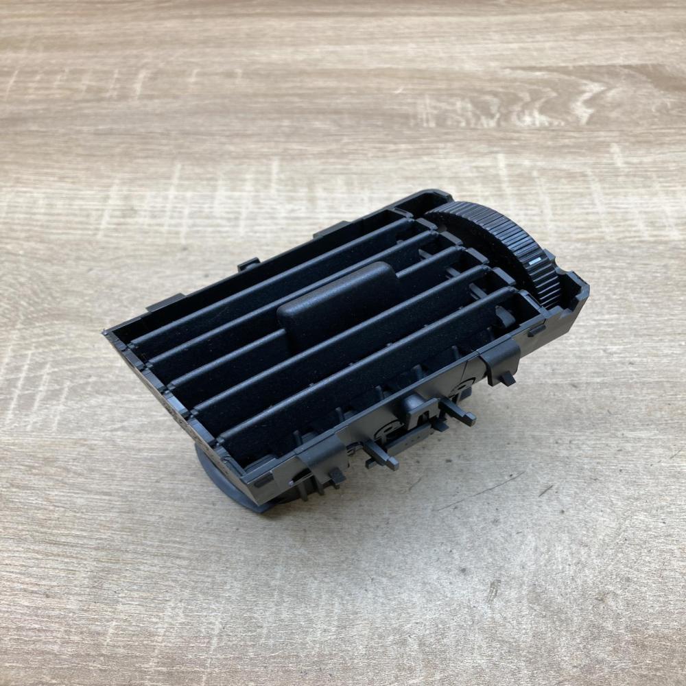 1U1819701   Dashboard side air vent grill/cover trim Skoda Octavia Mk1 (1U)