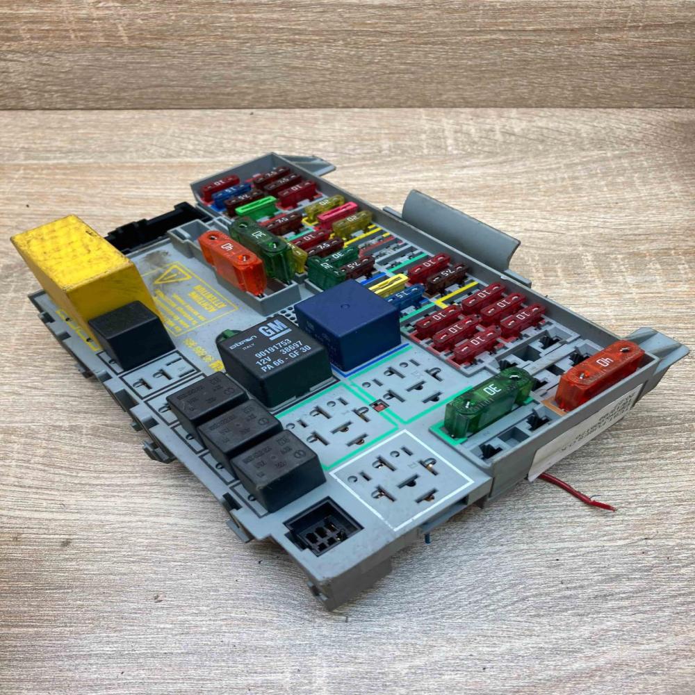 90589965  With Relay Fuse module Opel Astra G