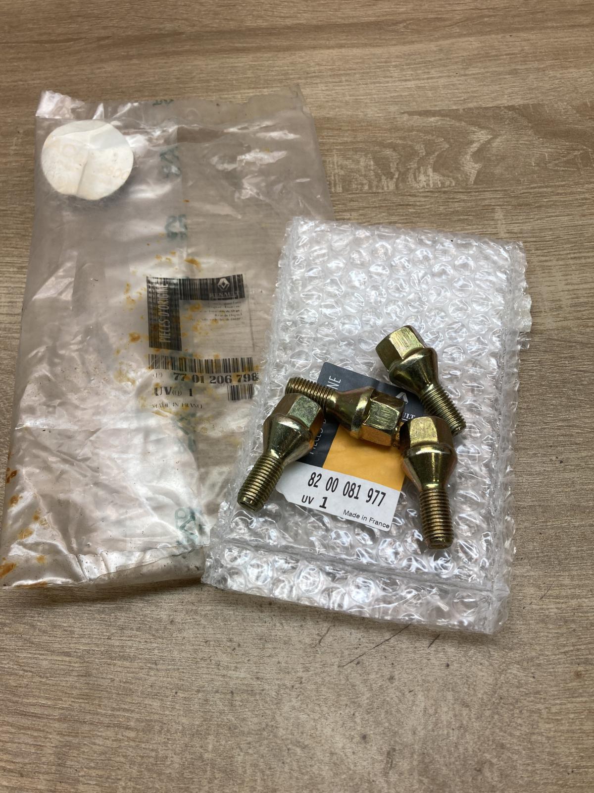 8200081977 7701206798  Nuts/bolts Renault Captur II