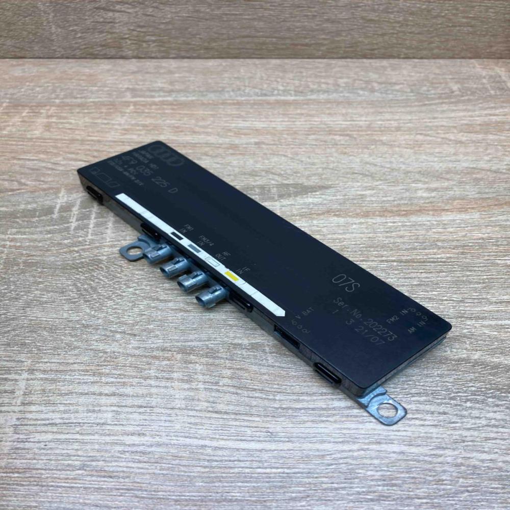 4F9035225D   Aerial antenna amplifier Audi A6 S6 C6 4F