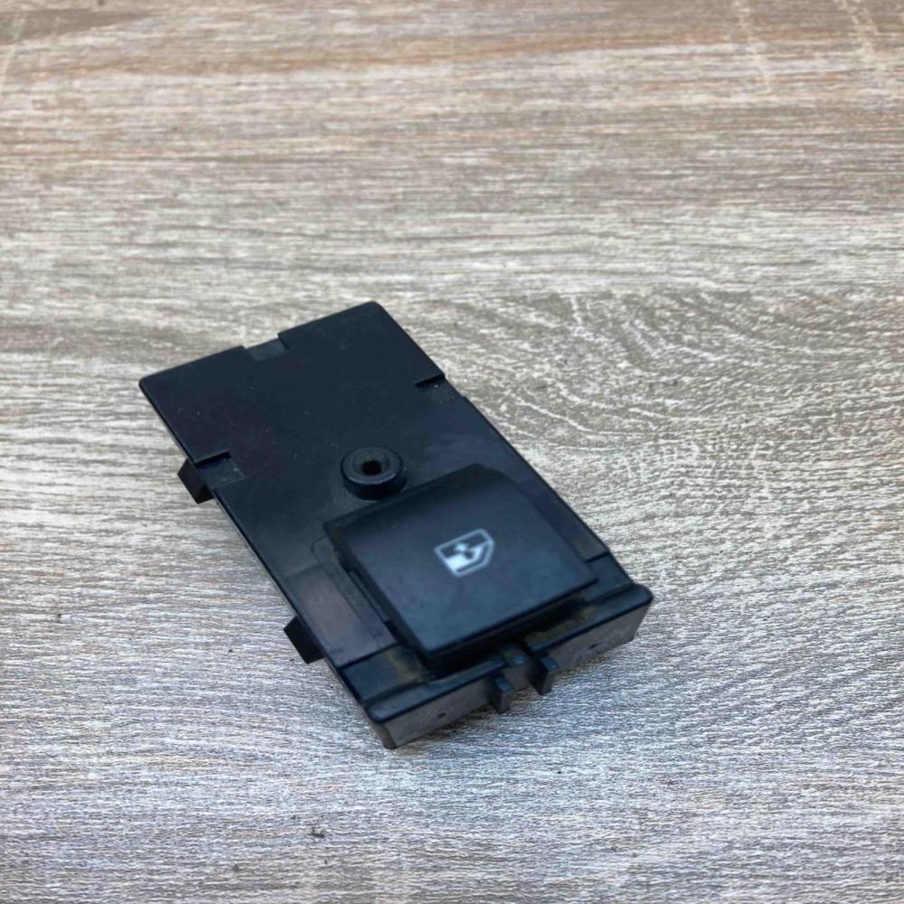 13301888   Electric window control switch Opel Astra J