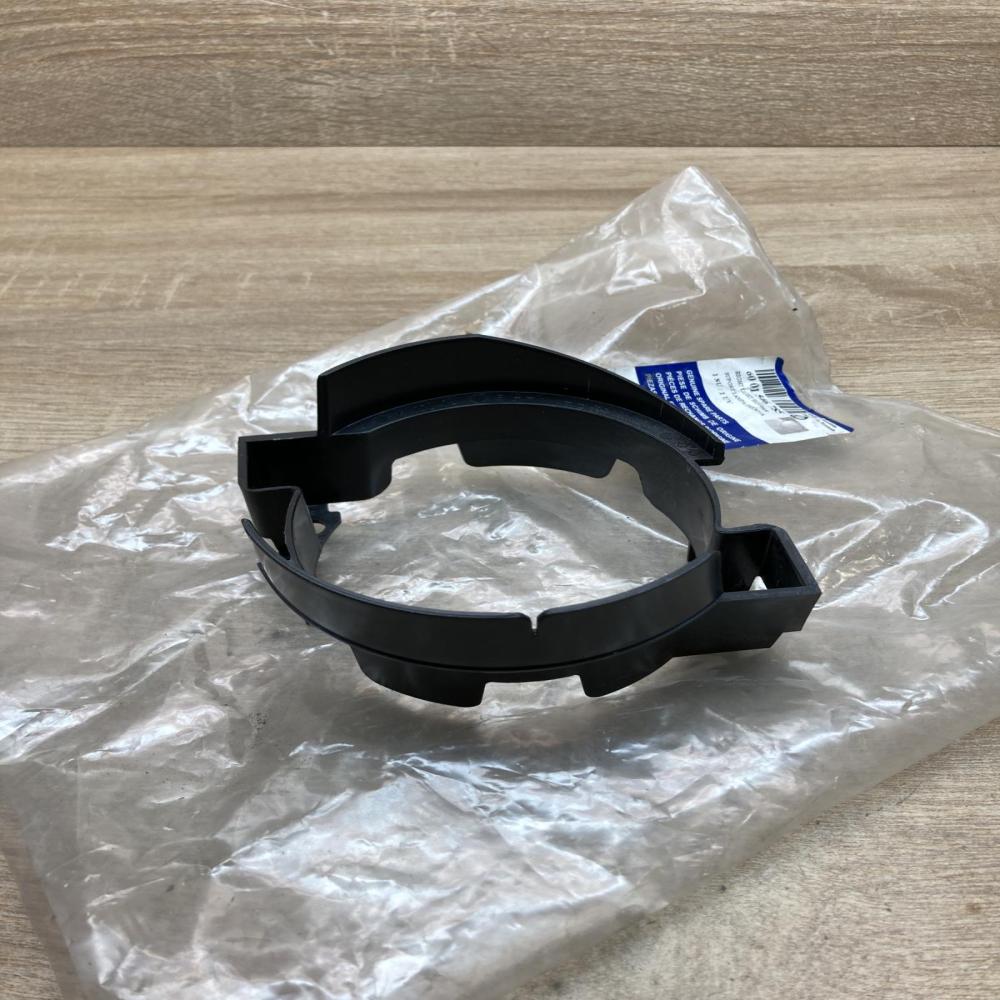 6001546785   Fog light bracket Renault Dacia Duster