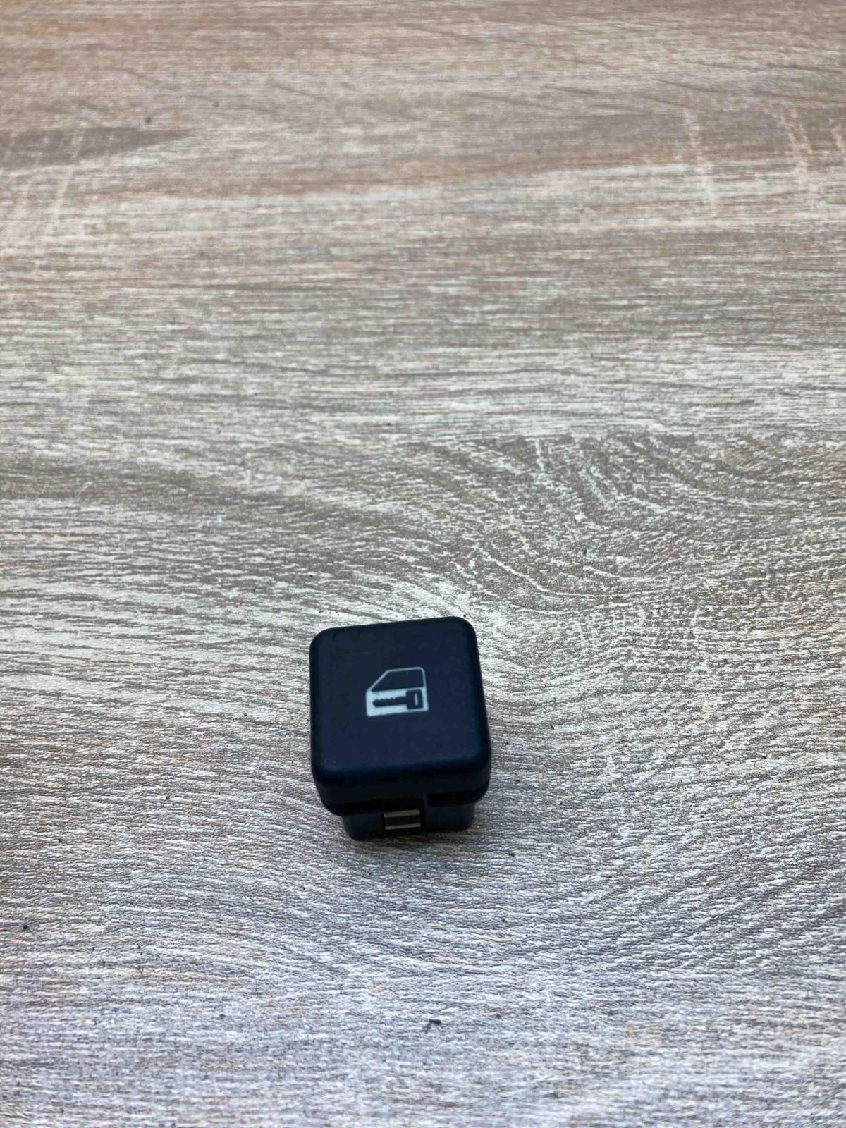 8360828   Central locking switch button BMW 5 E39