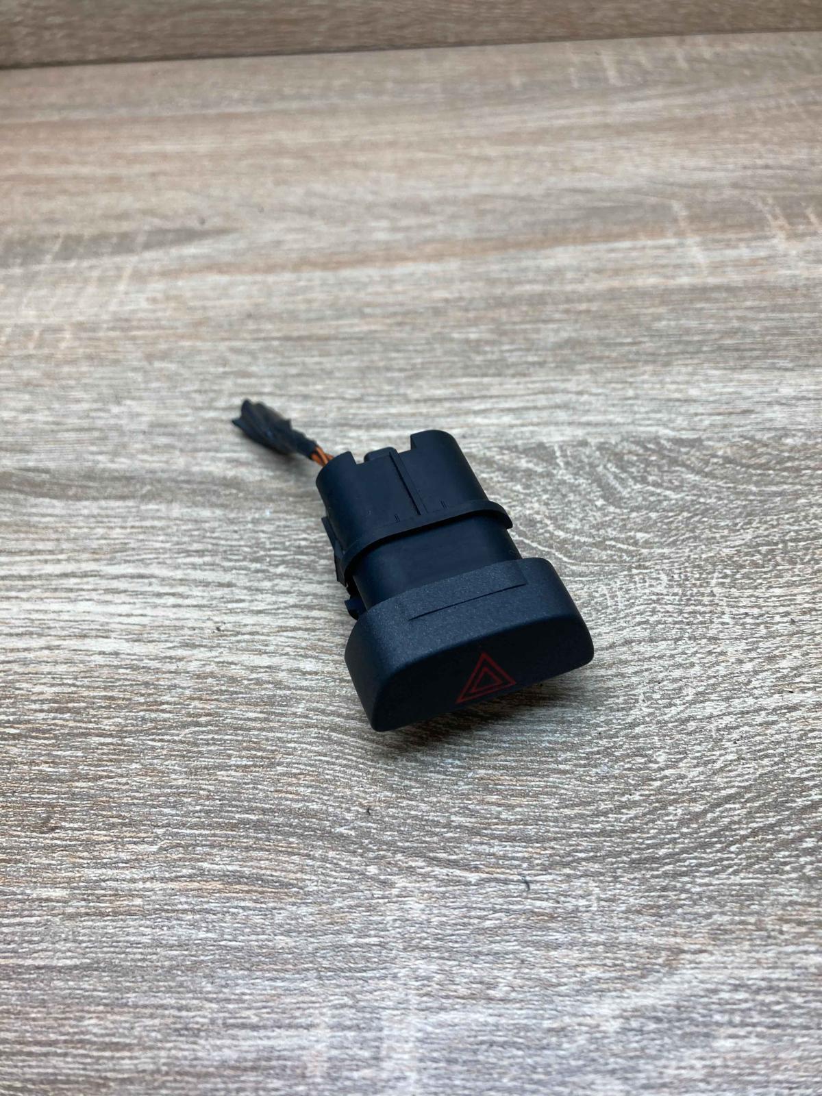4M5T 13A350 AC  With Plug Hazard light switch Ford Focus