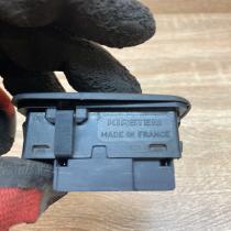 Kirsten Mirror Switch   Wing mirror switch Peugeot 307