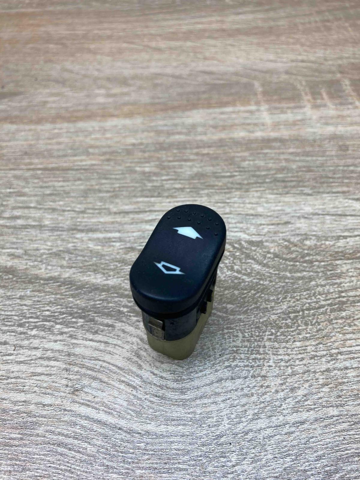 98AG 14529 CB K808X  Electric window control switch Ford Focus