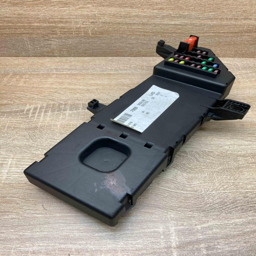 13193587 13223678 NC Fuse module Opel Signum