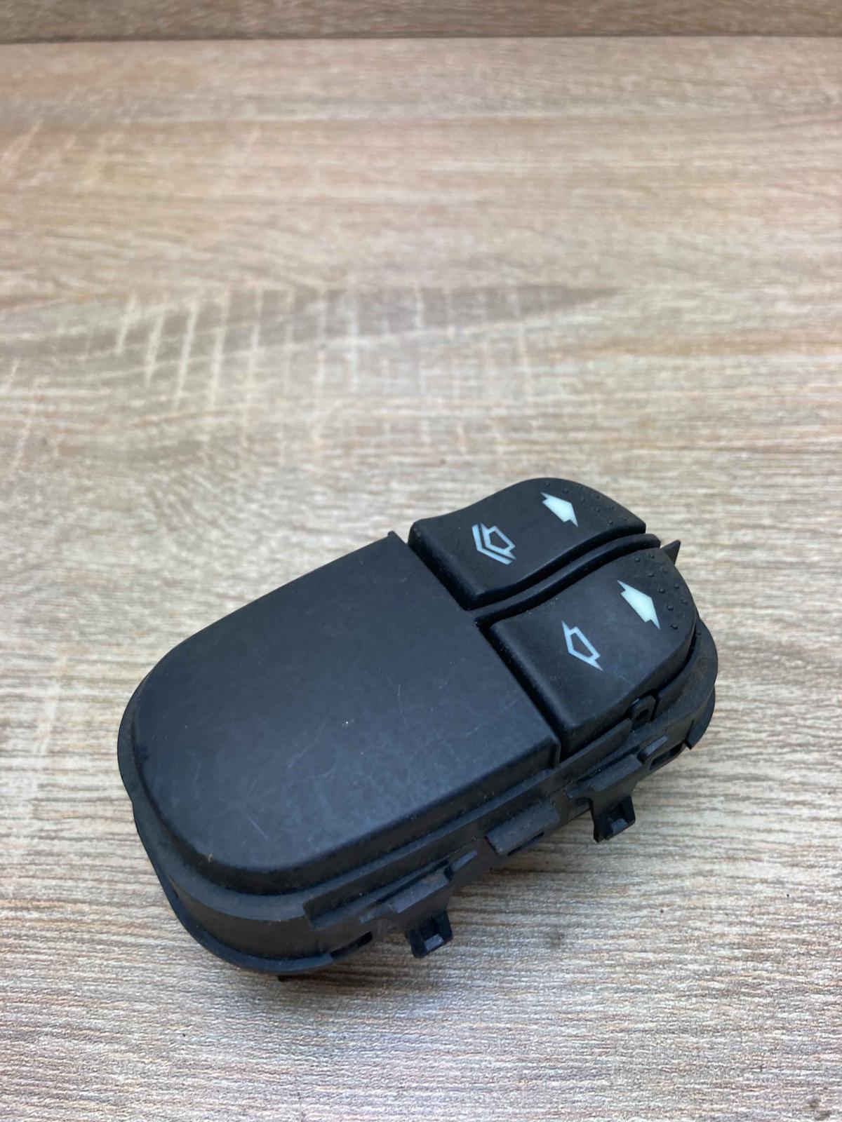 98AG 14529 AC 031623 02  Electric window control switch Ford Focus