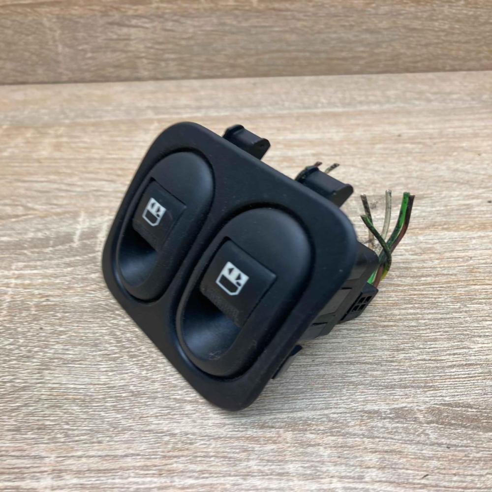 96570331XT 96570331XT With Plug Electric window control switch Peugeot 1007