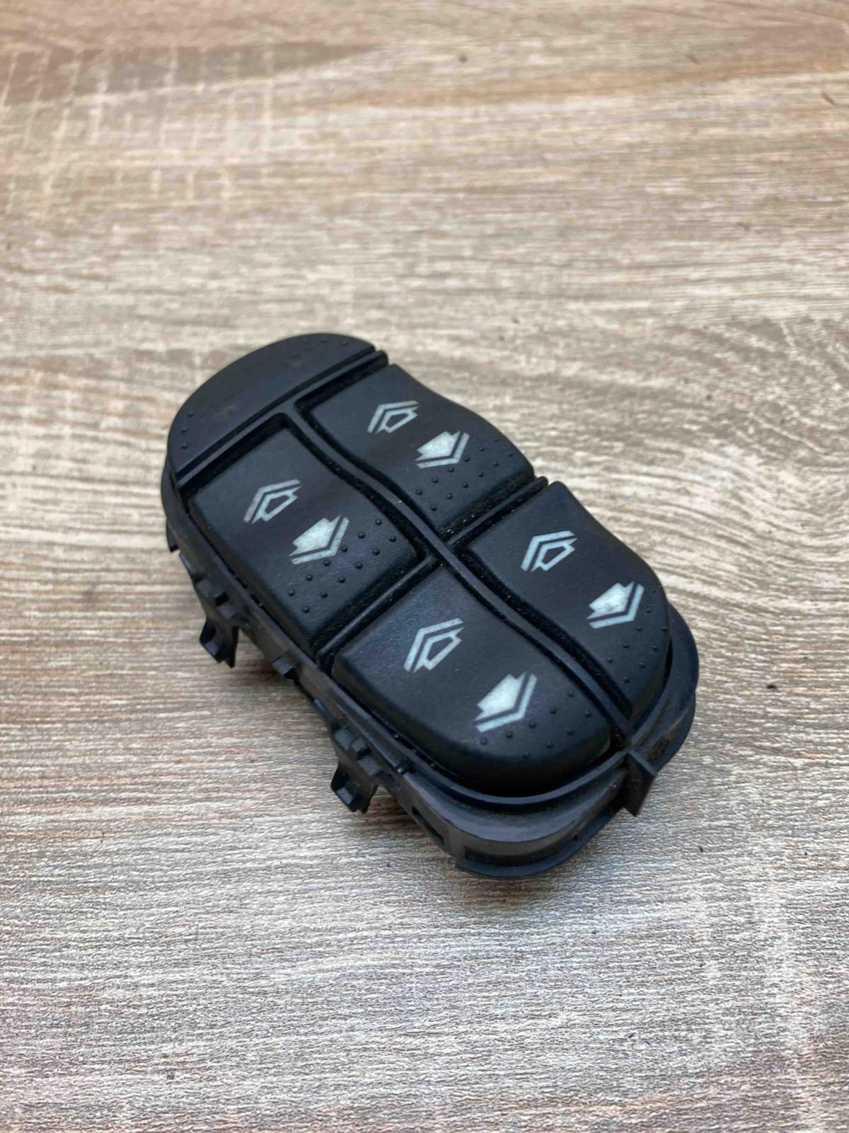 98AB 14A132 DE   Electric window control switch Ford Focus