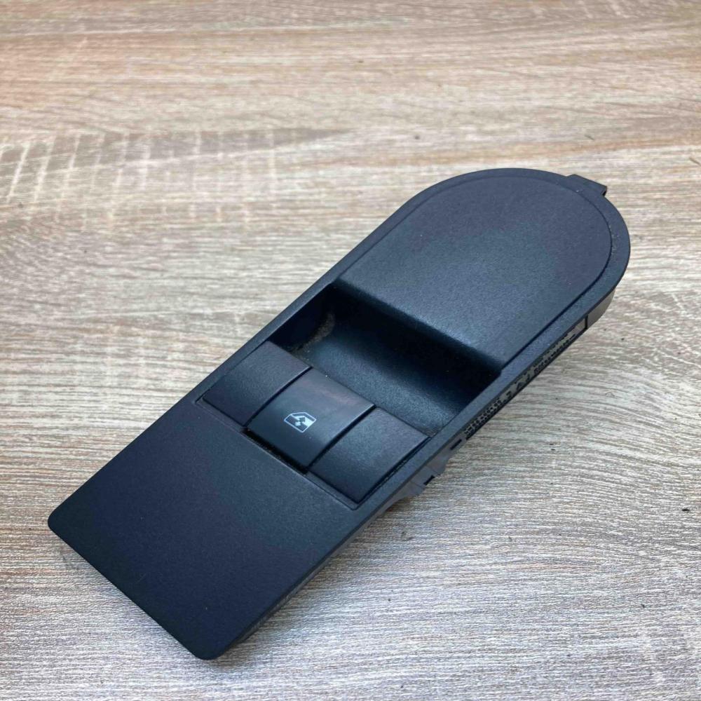 13197132 93162638  Electric window control switch Opel Astra H