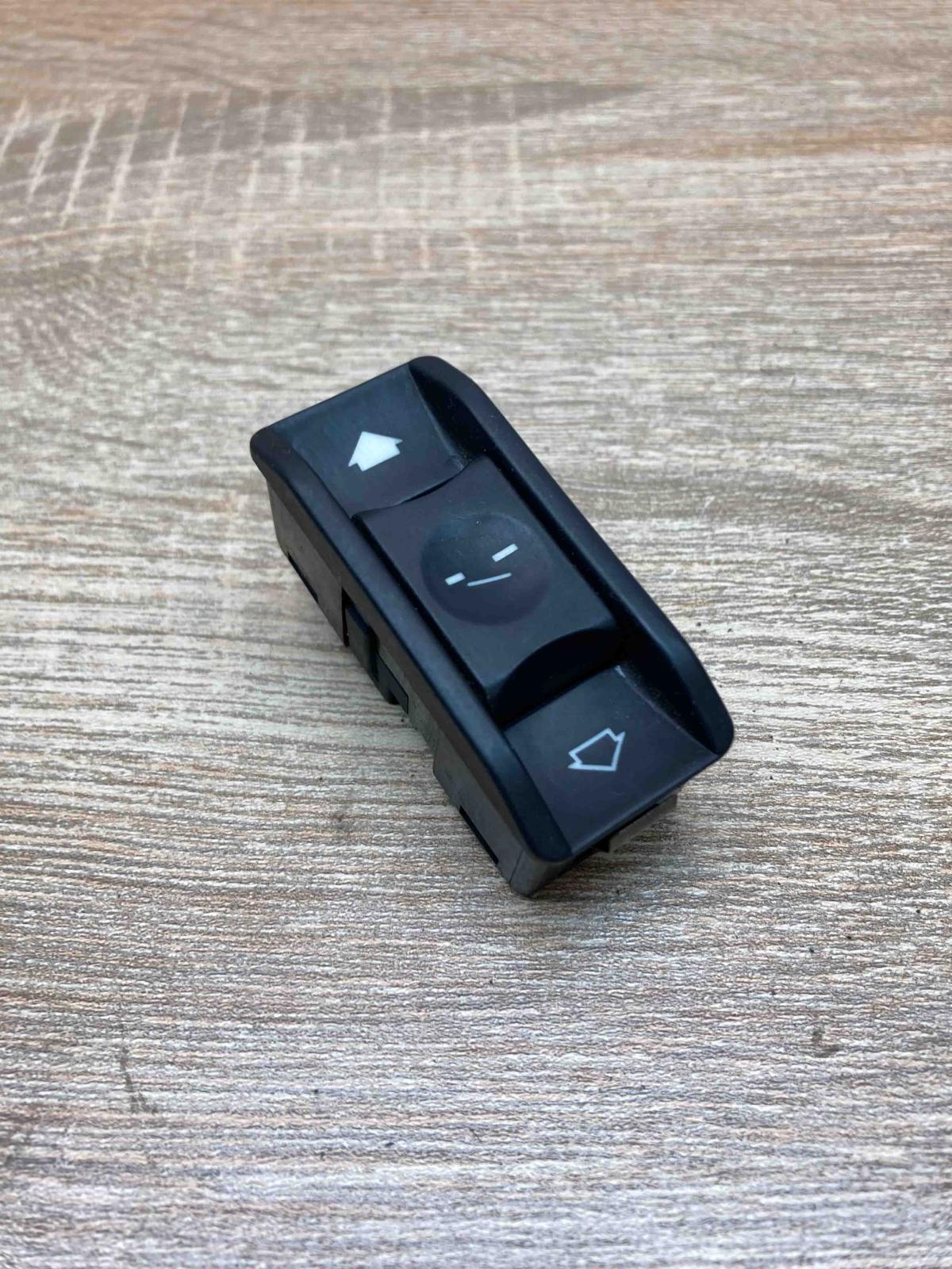 8352182 03015000  Sunroof switch BMW 5 E39