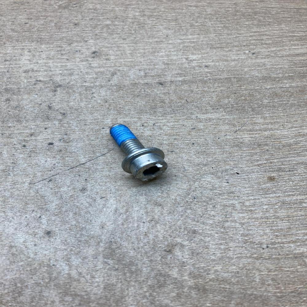 55598492  GM Screw Other engine part Opel Astra H