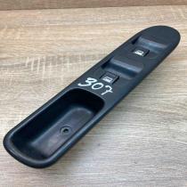 27461   Electric window control switch Peugeot 307