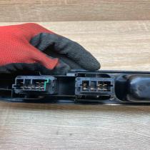 27461   Electric window control switch Peugeot 307
