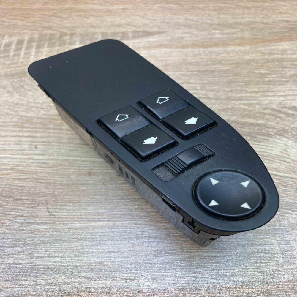 8368967   Electric window control switch BMW 5 E39