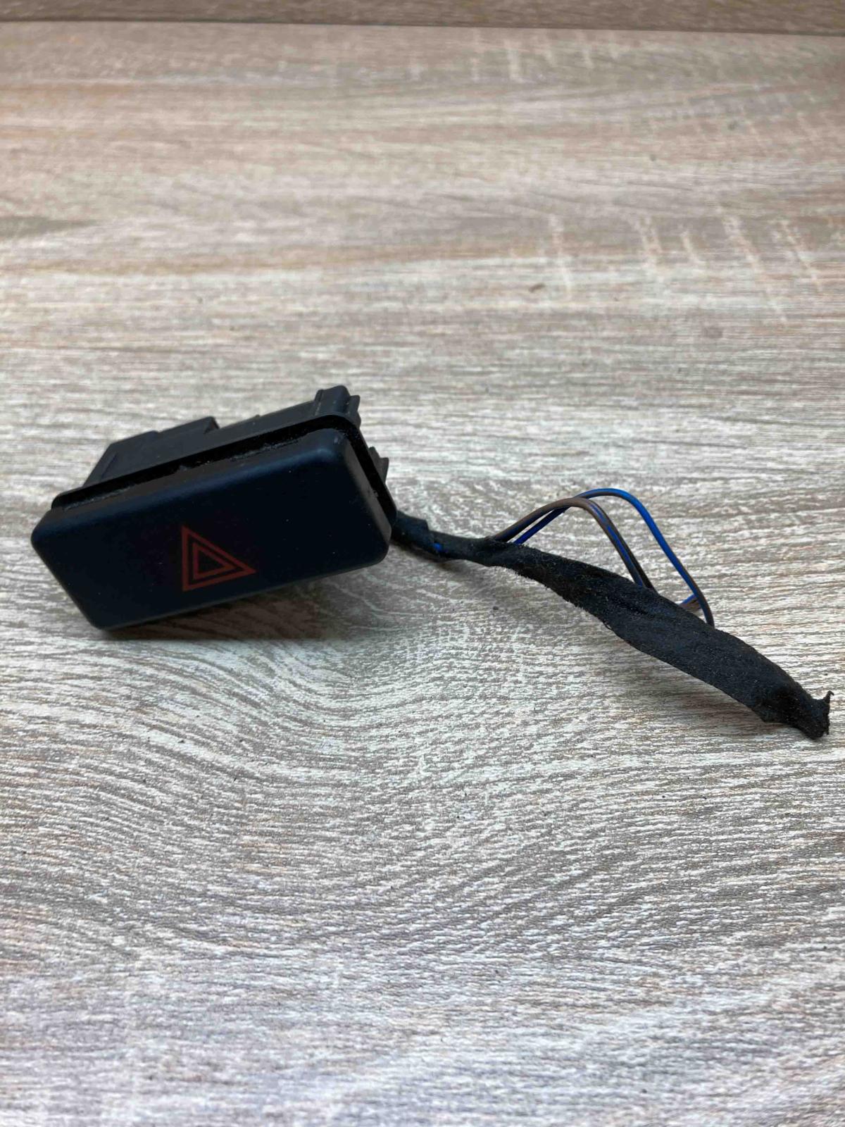 8350947  With Plug Hazard light switch BMW 7 E38