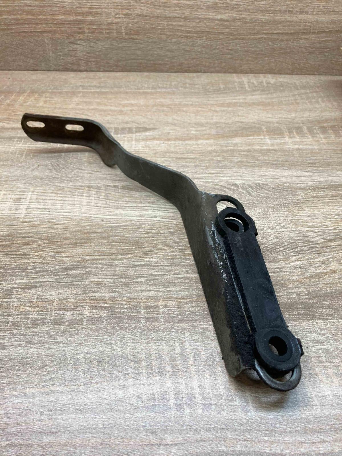 A2114920441   Muffler mount bracket/holder Mercedes-Benz E W211