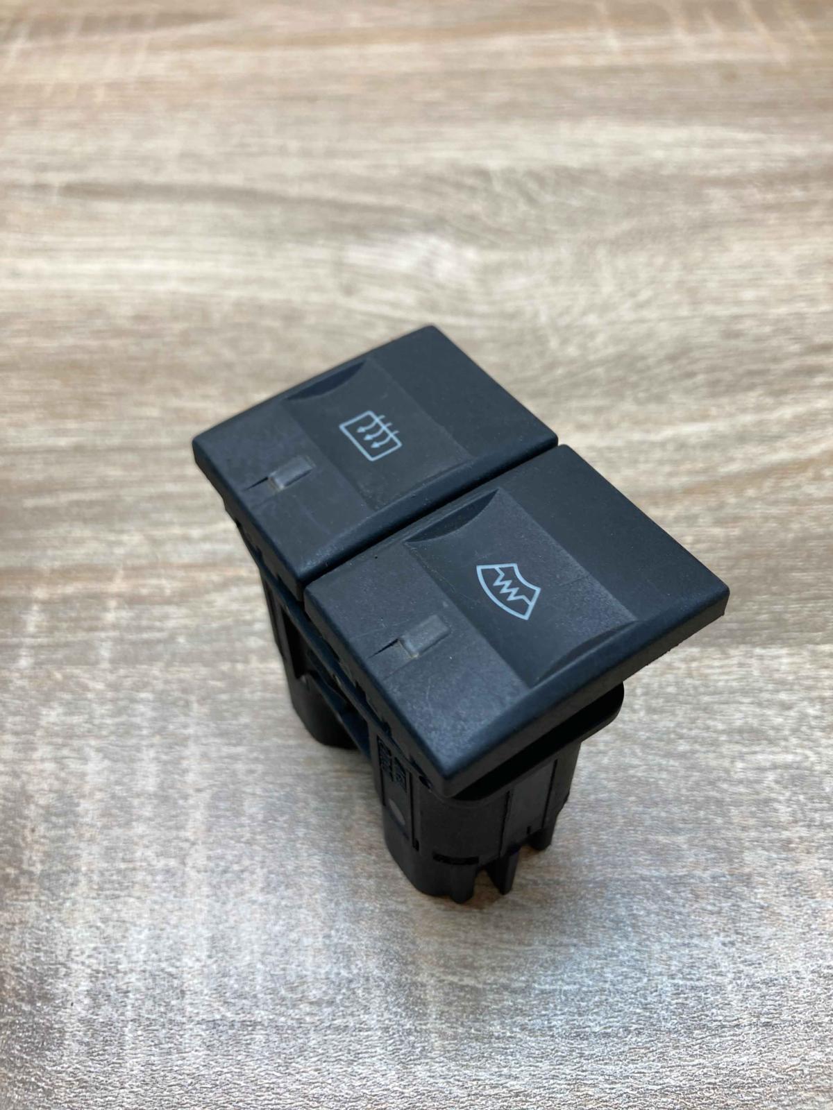 1S7T 18K574 AA   Windscreen/window heater switch Ford Mondeo Mk III